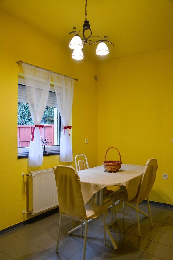 Afrodite Apartmanhaz Eger Extérieur photo